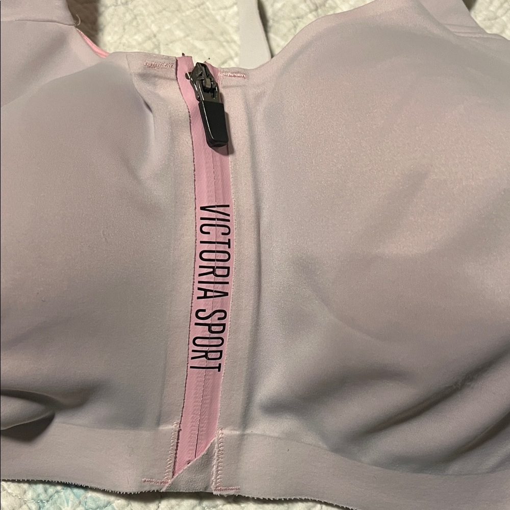 Victoria Sport Light Pink Purple Zip-Up and clip front Sports Bra Size 38 DDD